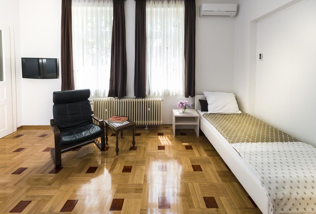 Vila Regina Rooms Karlovac Exterior photo